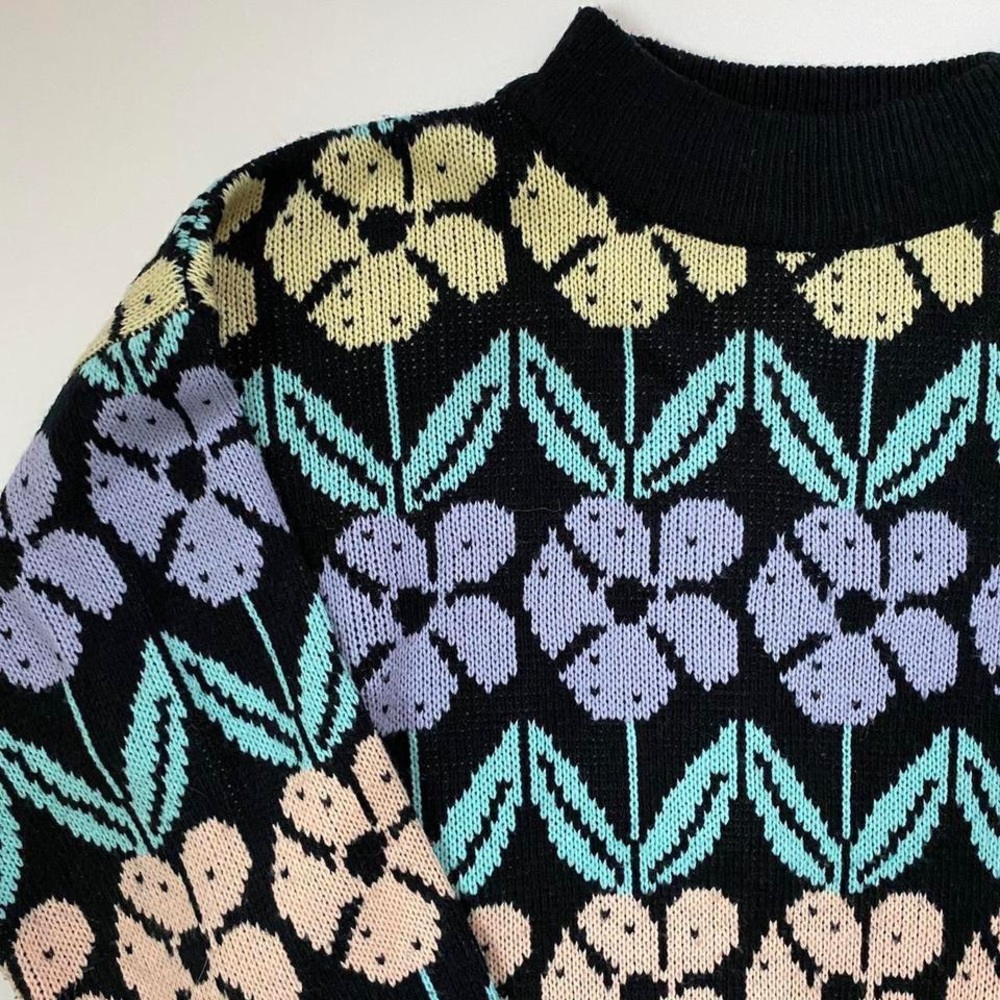 Vintage black & pastel floral knit sweater - Picture 3 of 4
